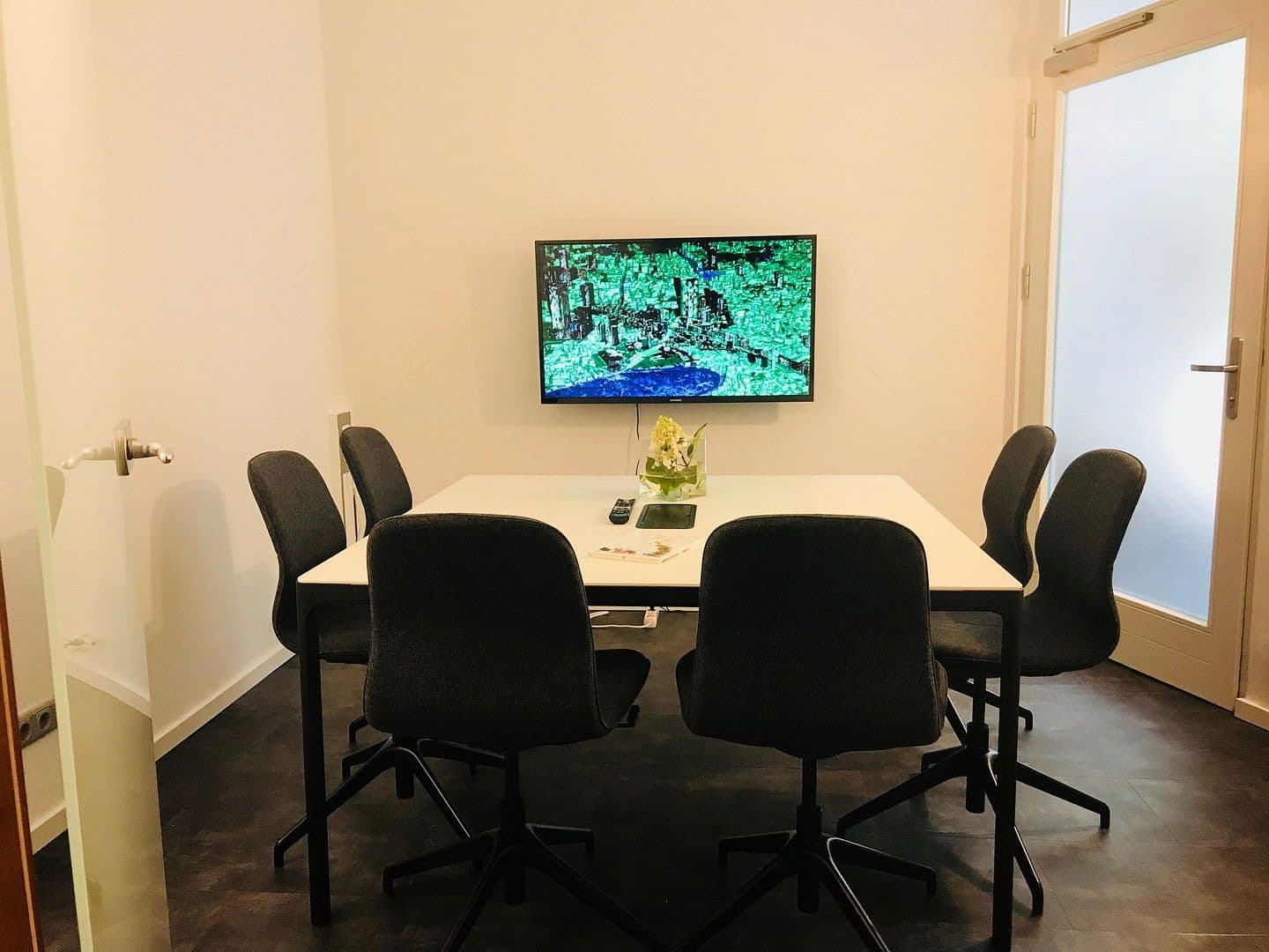 Prenájom kancelárie 14 m², Giesensdorfer Str. 29, BERLIN, Berlín Prenájom kancelárie 14 m², Giesensdorfer Str. 29, BERLIN, Berlín