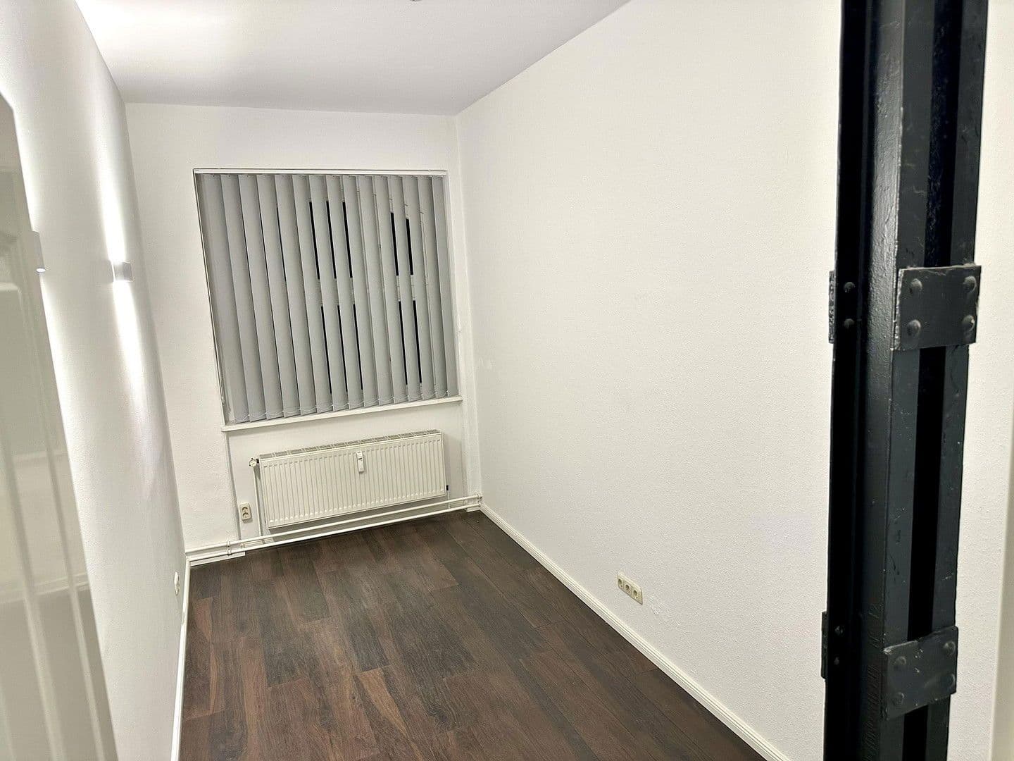 Prenájom kancelárie 14 m², Giesensdorfer Str. 29, BERLIN, Berlín Prenájom kancelárie 14 m², Giesensdorfer Str. 29, BERLIN, Berlín