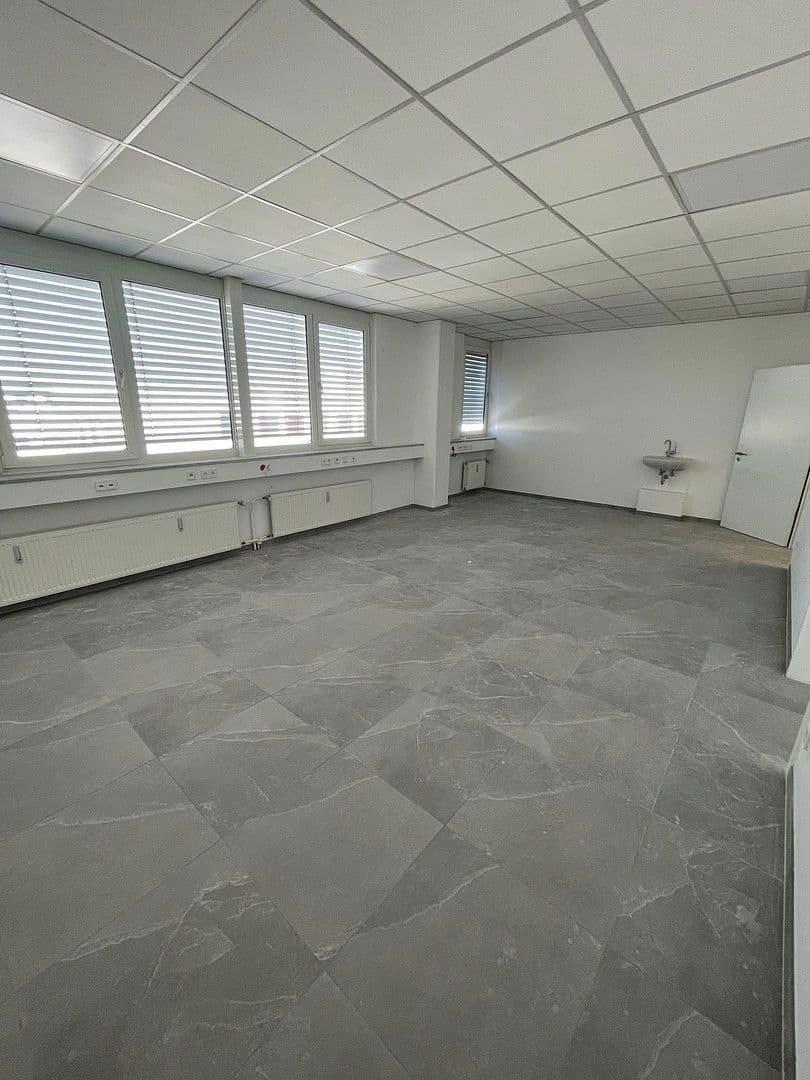 Prenájom kancelárie 395 m², Englmannstraße 2, München, Bavorsko Prenájom kancelárie 395 m², Englmannstraße 2, München, Bavorsko