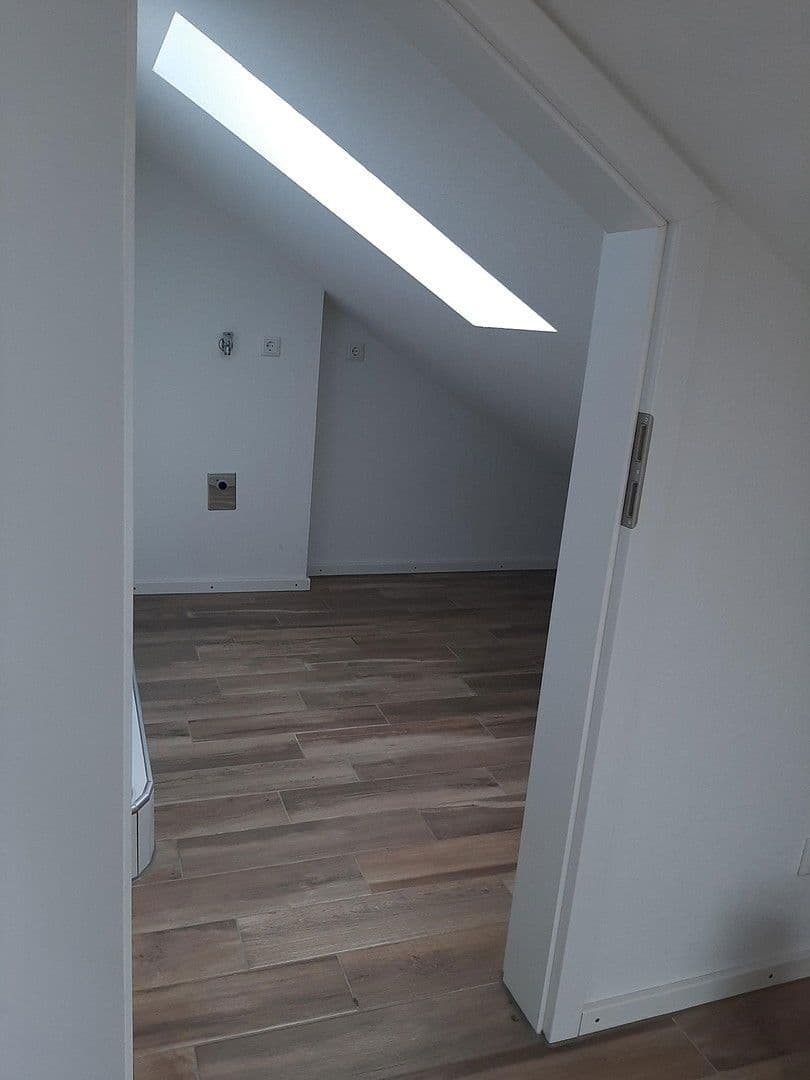 Prenájom bytu 4-izbový 117 m², Heidelberg, Bádensko-Wurttembersko Prenájom bytu 4-izbový 117 m², Heidelberg, Bádensko-Wurttembersko