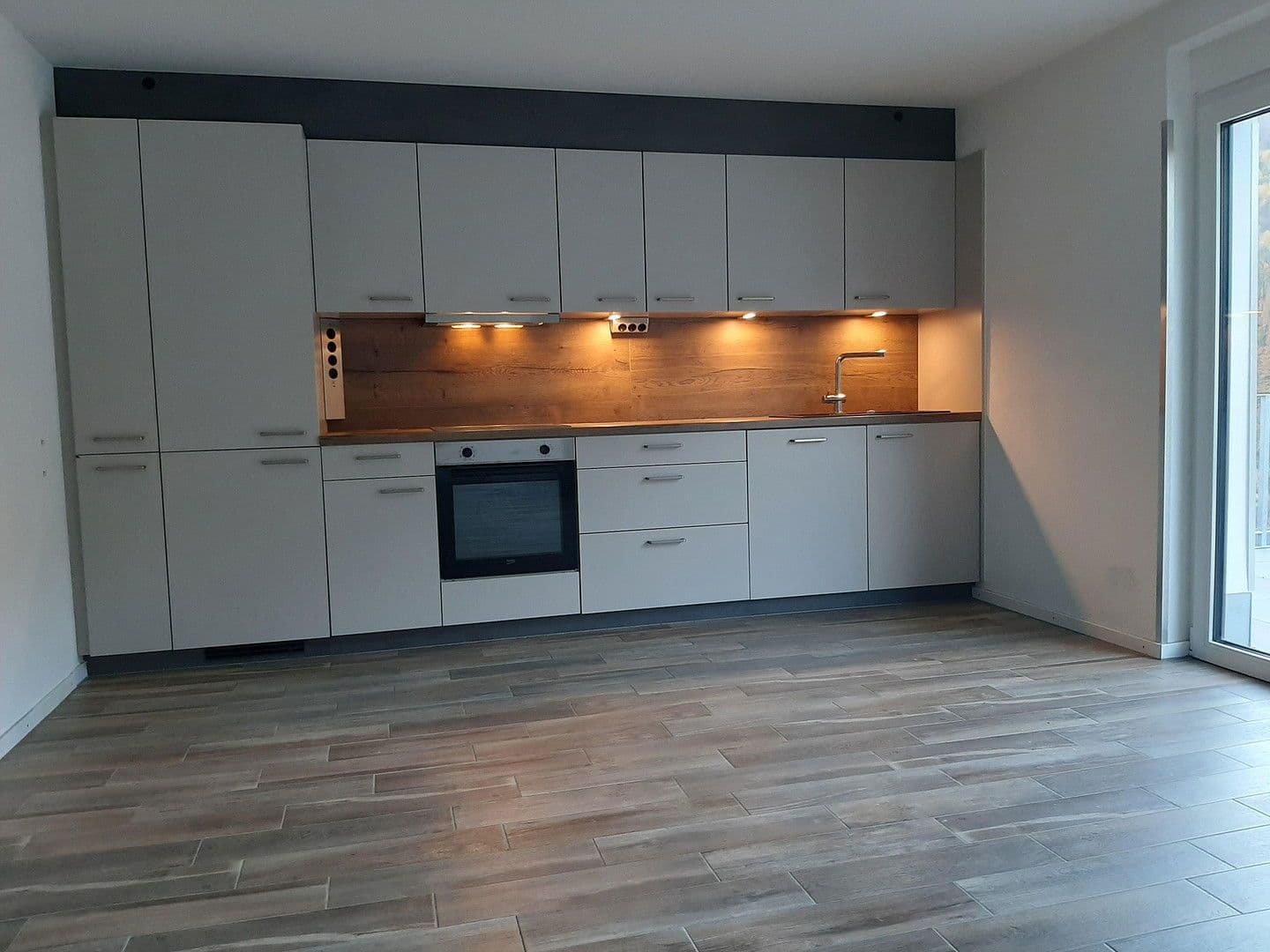 Prenájom bytu 4-izbový 117 m², Heidelberg, Bádensko-Wurttembersko Prenájom bytu 4-izbový 117 m², Heidelberg, Bádensko-Wurttembersko