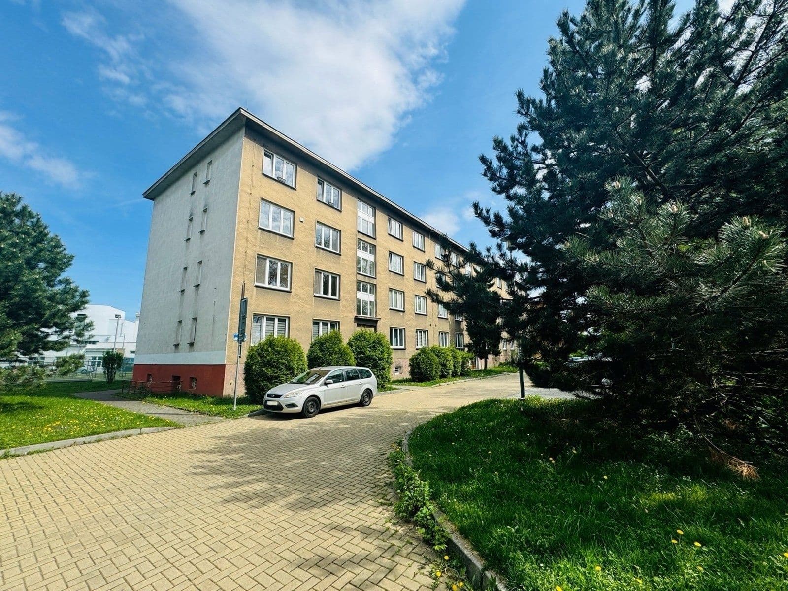 Prenájom garáže 23 m², náměstí Jiřího Myrona, Ostrava, Moravskoslezský kraj Prenájom garáže 23 m², náměstí Jiřího Myrona, Ostrava, Moravskoslezský kraj