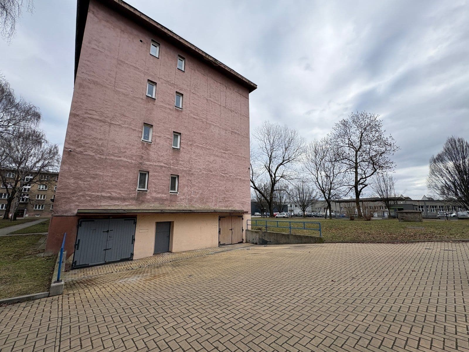 Prenájom garáže 23 m², náměstí Jiřího Myrona, Ostrava, Moravskoslezský kraj Prenájom garáže 23 m², náměstí Jiřího Myrona, Ostrava, Moravskoslezský kraj