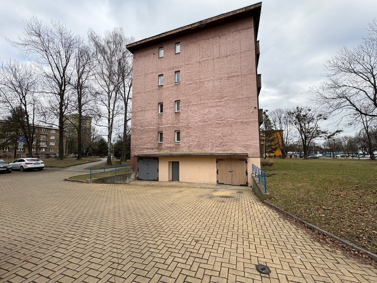 Prenájom garáže 23 m², náměstí Jiřího Myrona, Ostrava, Moravskoslezský kraj Prenájom garáže 23 m², náměstí Jiřího Myrona, Ostrava, Moravskoslezský kraj