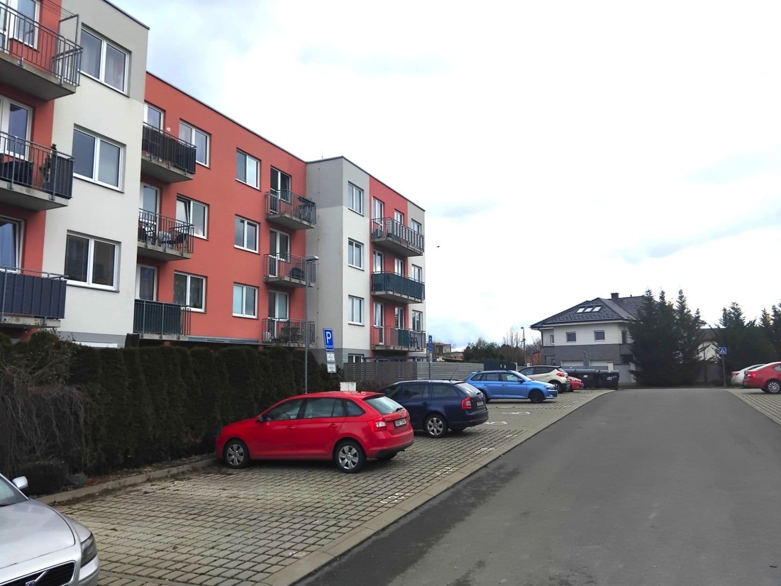 Predaj bytu 2-izbový 63 m², Na Okruhu, Jesenice, Středočeský kraj Predaj bytu 2-izbový 63 m², Na Okruhu, Jesenice, Středočeský kraj