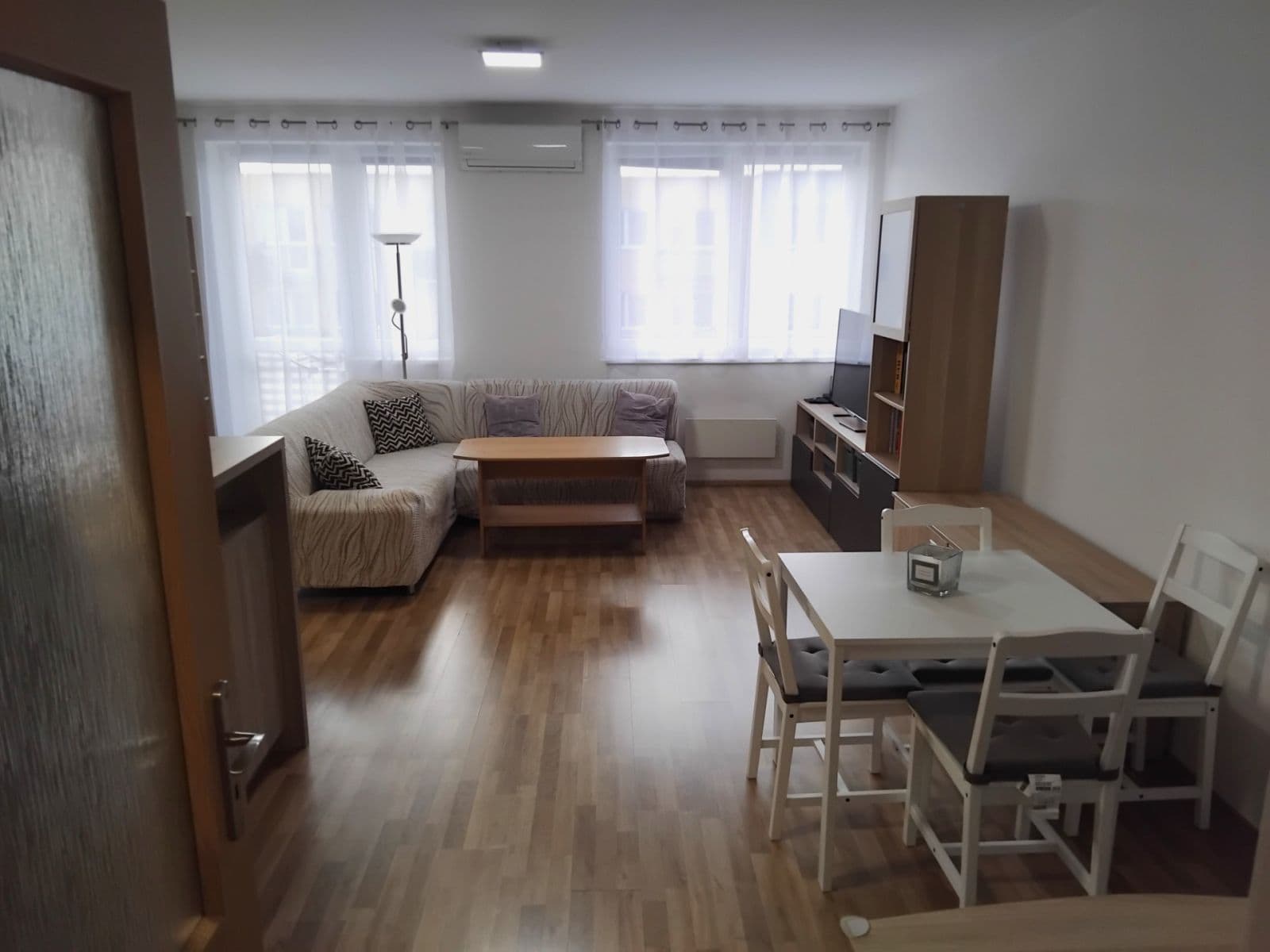 Predaj bytu 2-izbový 63 m², Na Okruhu, Jesenice, Středočeský kraj Predaj bytu 2-izbový 63 m², Na Okruhu, Jesenice, Středočeský kraj