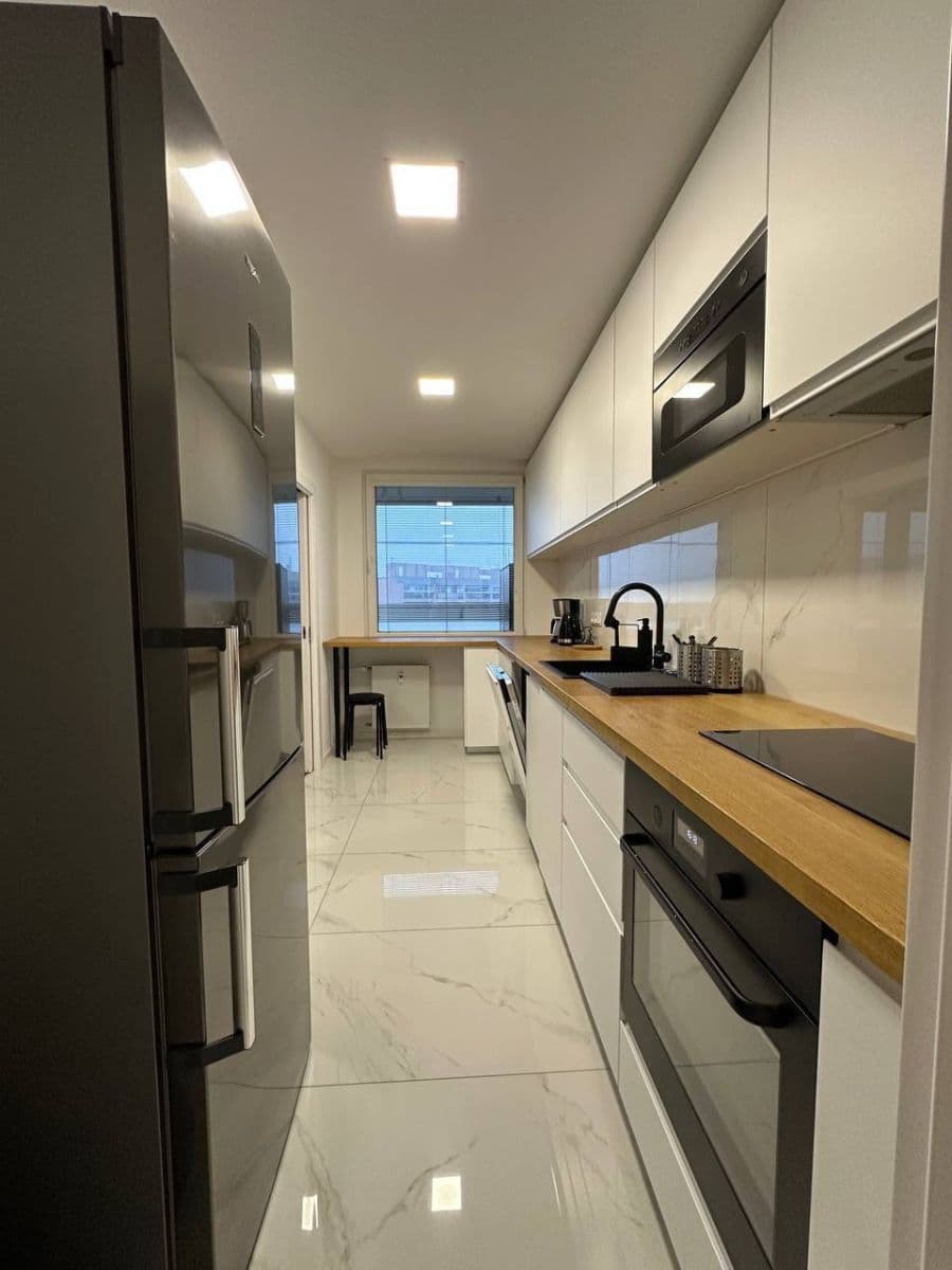 Prenájom bytu 3-izbový 70 m², Láskova, Praha, Praha Prenájom bytu 3-izbový 70 m², Láskova, Praha, Praha