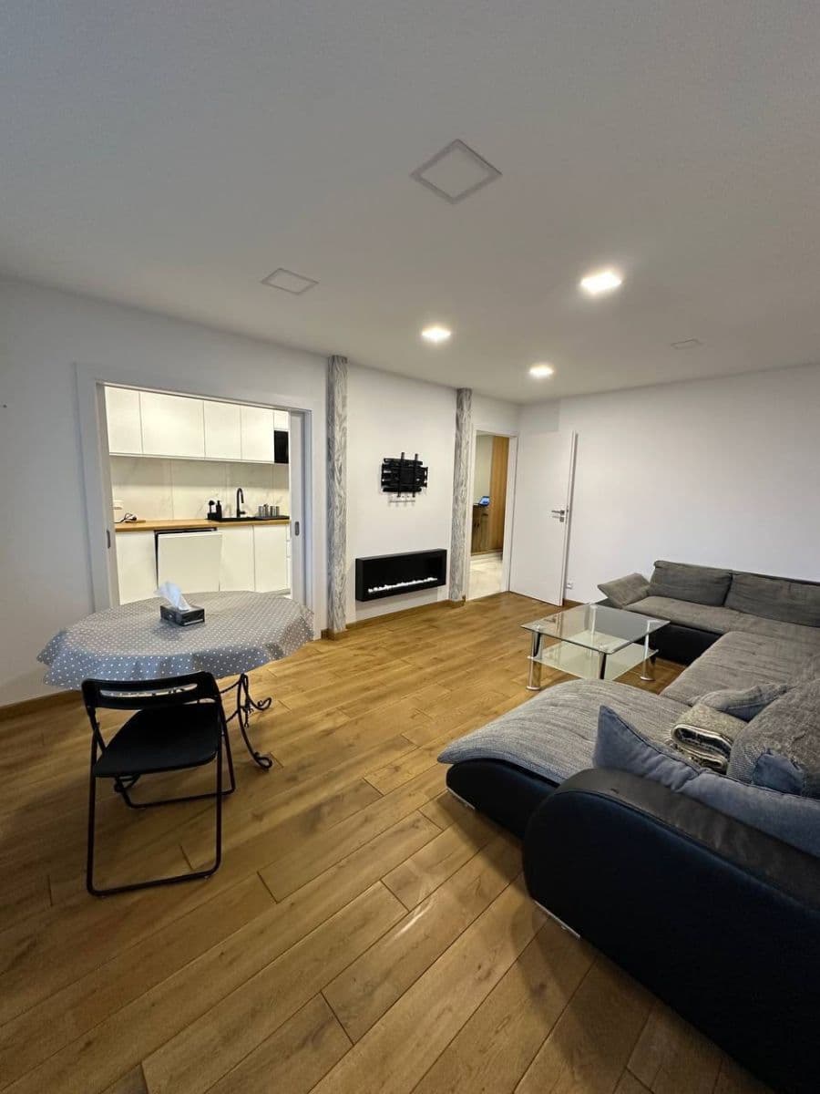 Prenájom bytu 3-izbový 70 m², Láskova, Praha, Praha Prenájom bytu 3-izbový 70 m², Láskova, Praha, Praha