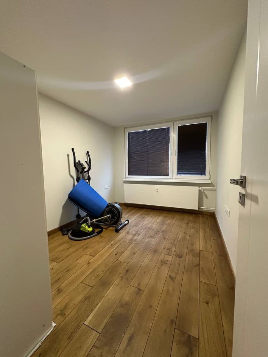 Prenájom bytu 3-izbový 70 m², Láskova, Praha, Praha Prenájom bytu 3-izbový 70 m², Láskova, Praha, Praha