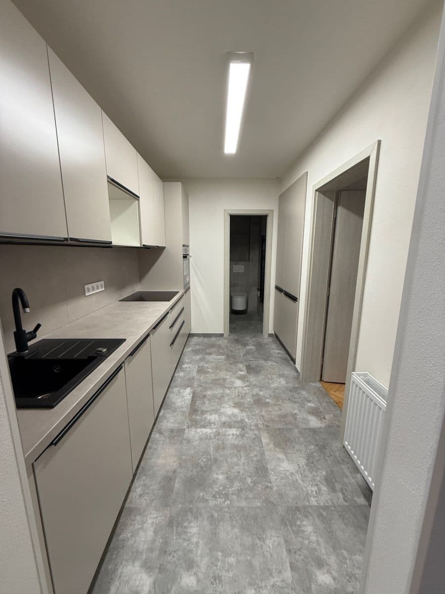 Prenájom bytu 2-izbový 63 m², Schnirchova, Praha, Praha Prenájom bytu 2-izbový 63 m², Schnirchova, Praha, Praha