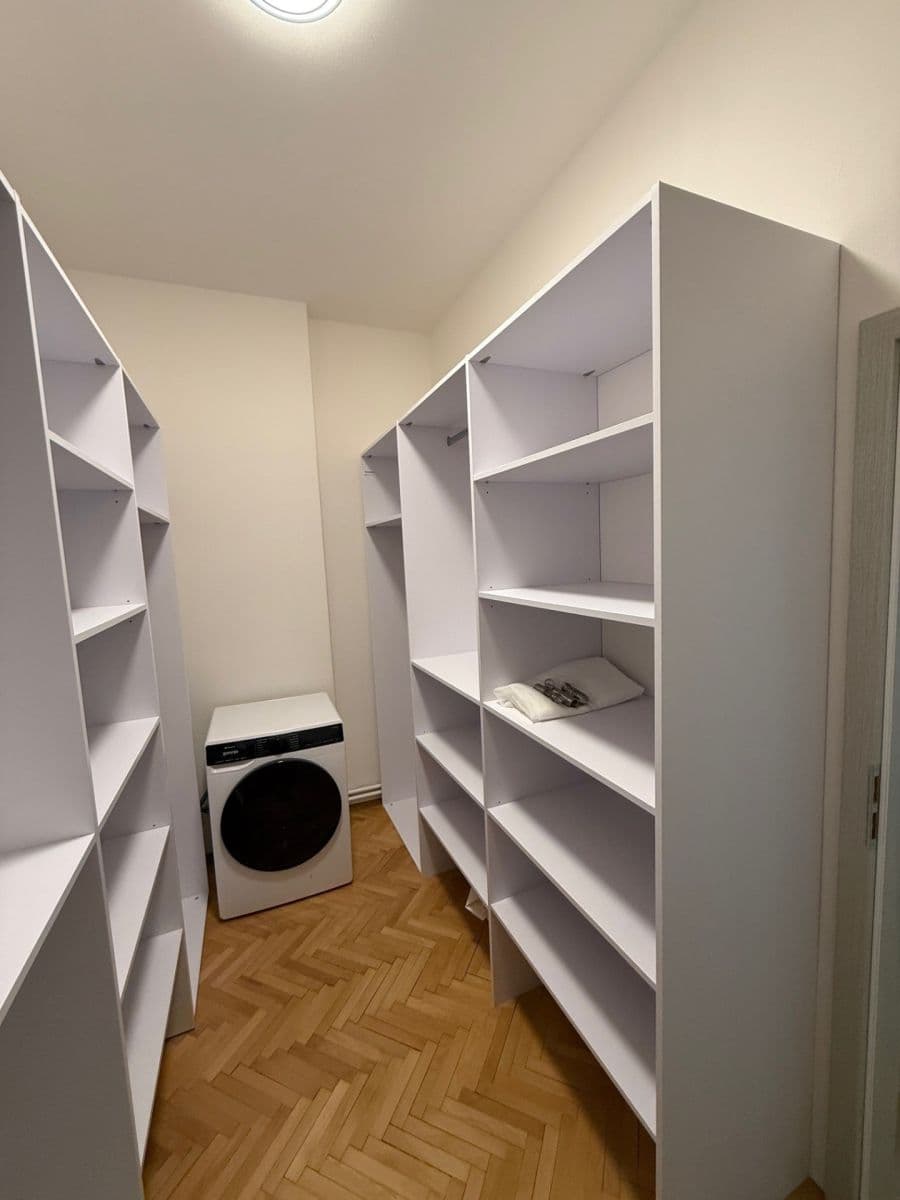 Prenájom bytu 2-izbový 63 m², Schnirchova, Praha, Praha Prenájom bytu 2-izbový 63 m², Schnirchova, Praha, Praha