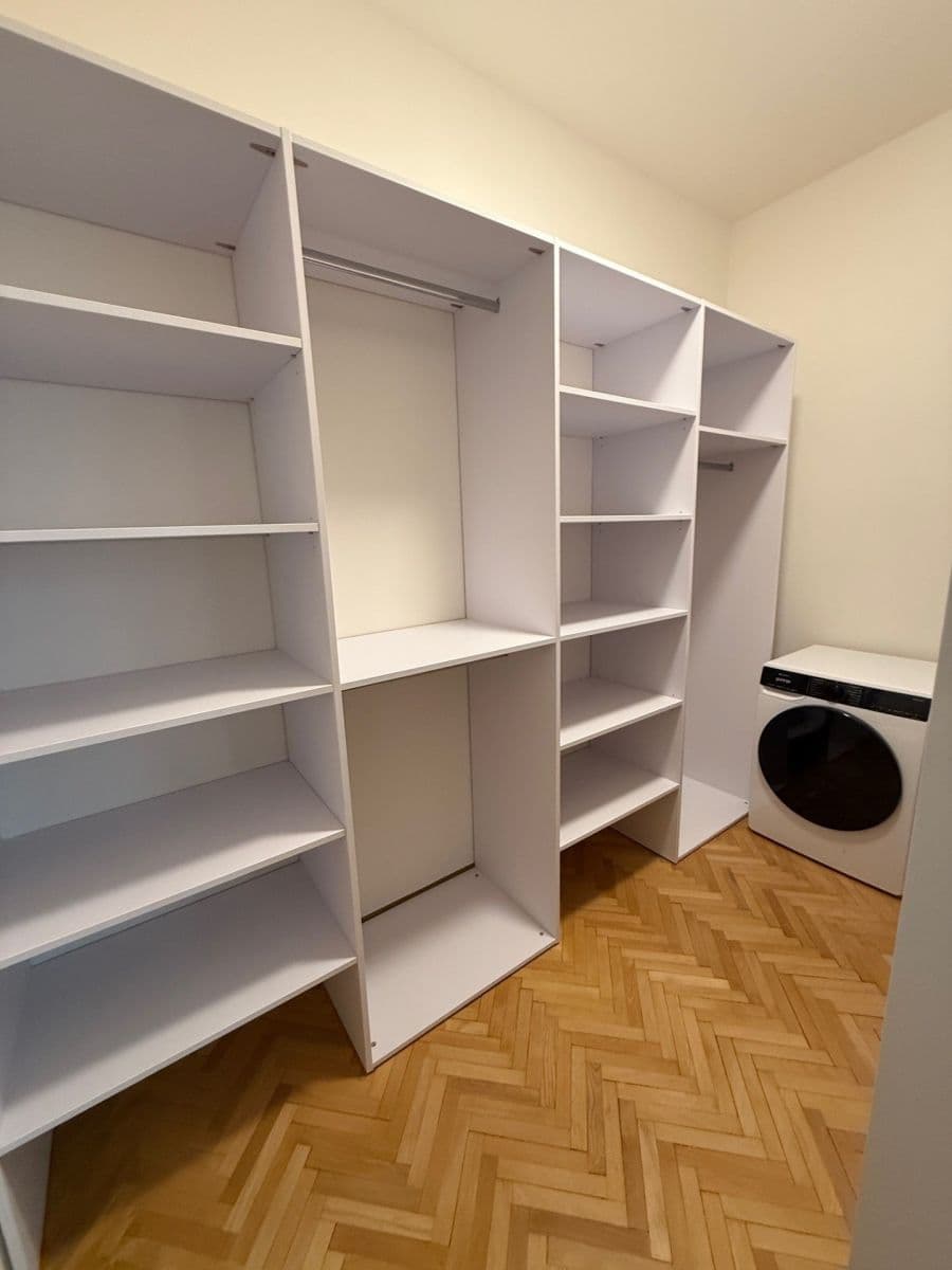 Prenájom bytu 2-izbový 63 m², Schnirchova, Praha, Praha Prenájom bytu 2-izbový 63 m², Schnirchova, Praha, Praha