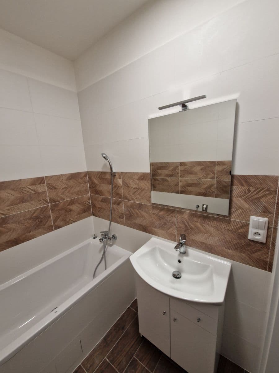 Prenájom bytu 3-izbový 89 m², Merhautova, Brno, Jihomoravský kraj Prenájom bytu 3-izbový 89 m², Merhautova, Brno, Jihomoravský kraj