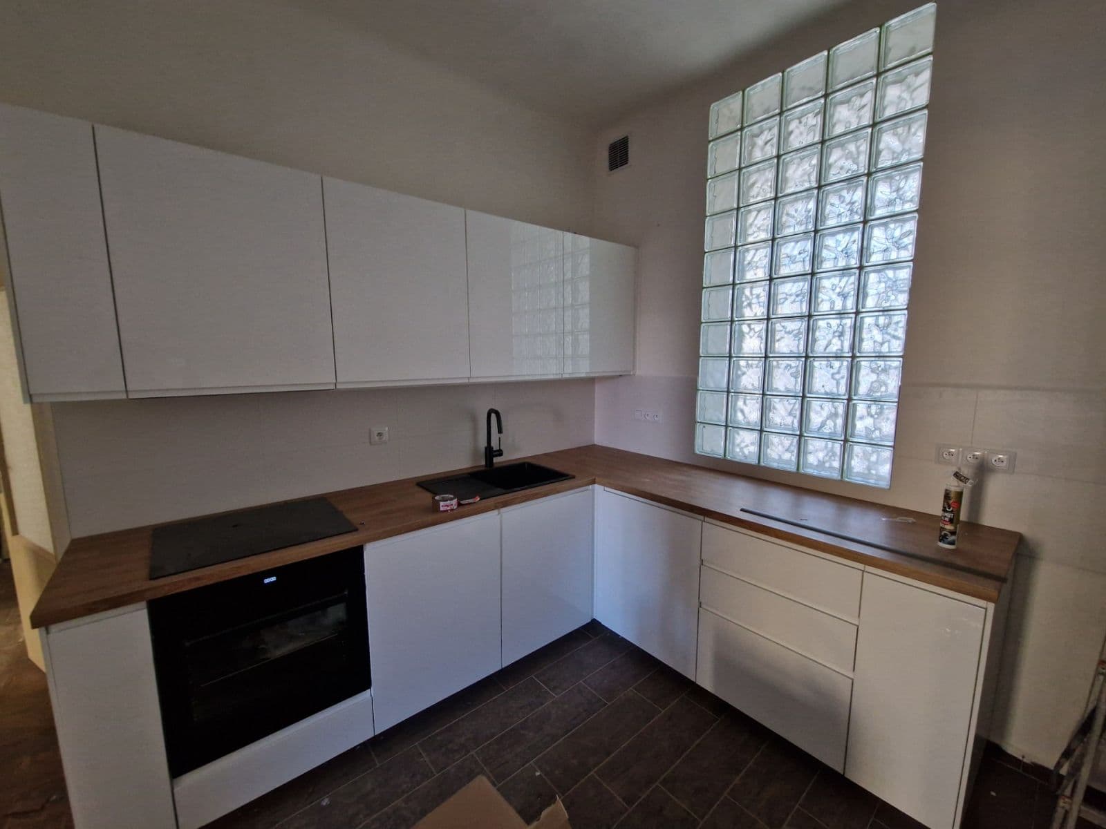 Prenájom bytu 3-izbový 89 m², Merhautova, Brno, Jihomoravský kraj Prenájom bytu 3-izbový 89 m², Merhautova, Brno, Jihomoravský kraj