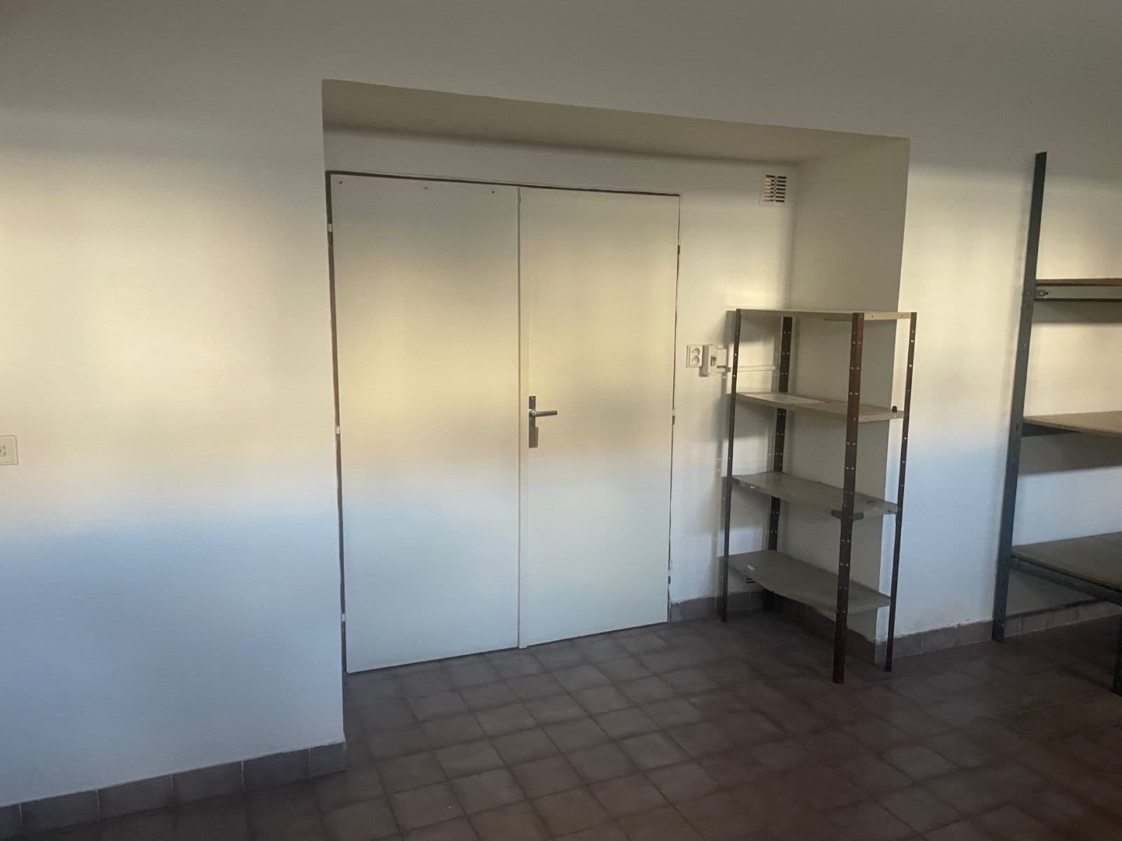 Prenájom nebytového priestoru 140 m², U Zeměpisného ústavu, Praha, Praha Prenájom nebytového priestoru 140 m², U Zeměpisného ústavu, Praha, Praha