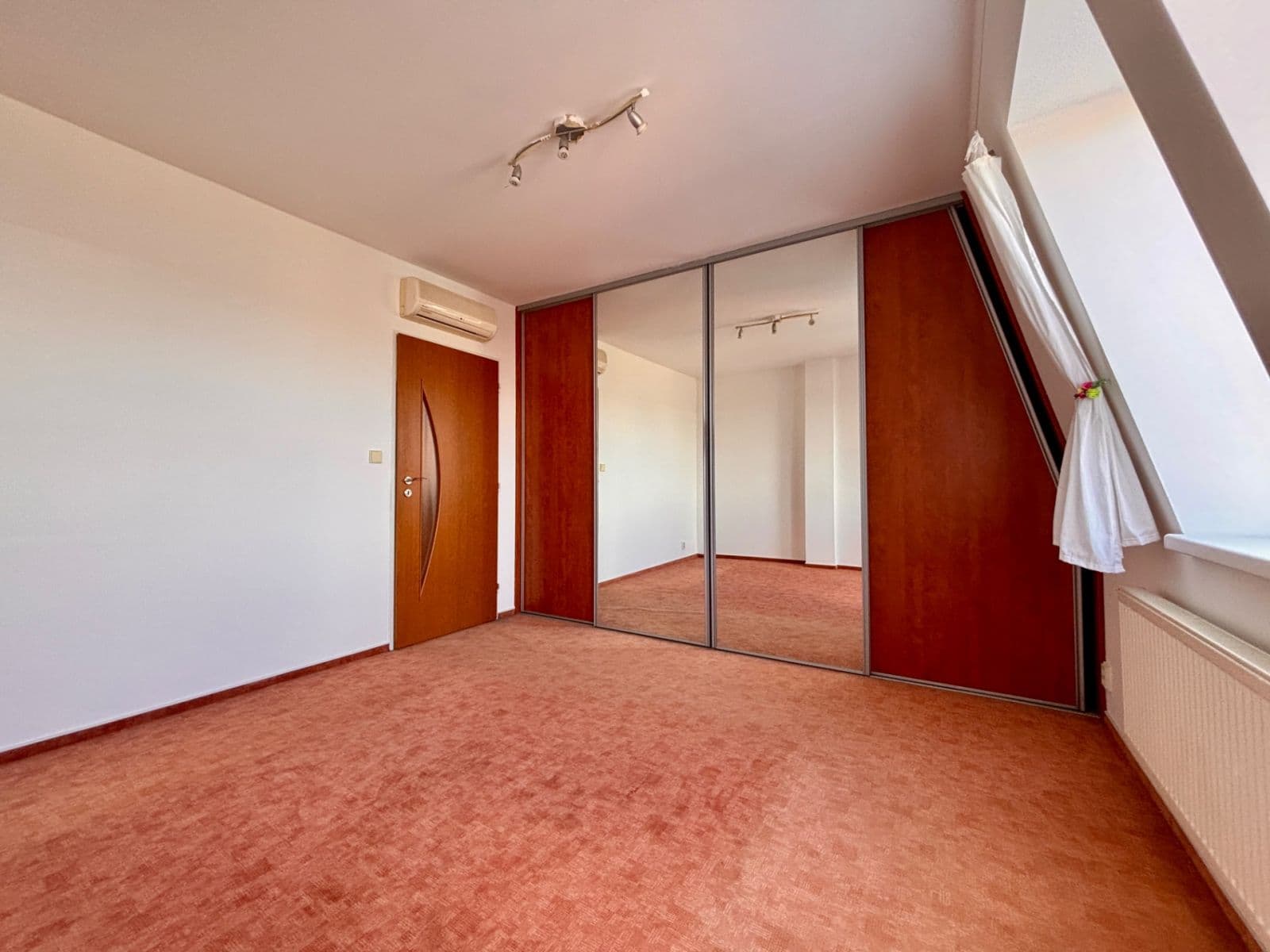 Prenájom bytu 3-izbový 64 m², Handkeho, Olomouc, Olomoucký kraj Prenájom bytu 3-izbový 64 m², Handkeho, Olomouc, Olomoucký kraj