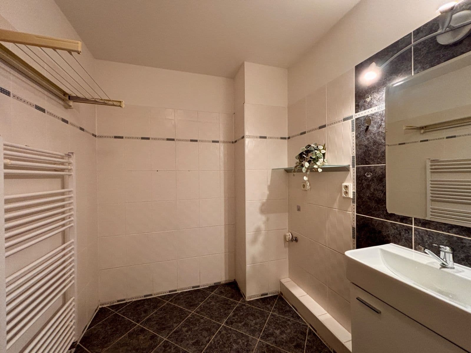 Prenájom bytu 3-izbový 64 m², Handkeho, Olomouc, Olomoucký kraj Prenájom bytu 3-izbový 64 m², Handkeho, Olomouc, Olomoucký kraj