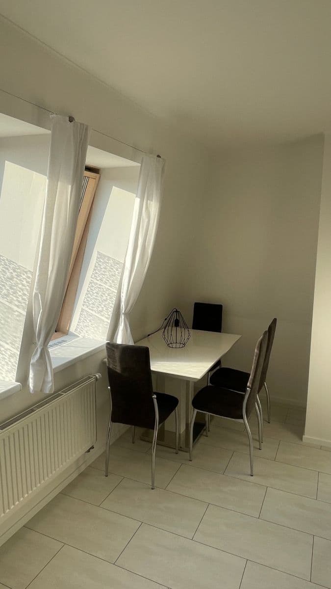 Prenájom bytu 3-izbový 64 m², Handkeho, Olomouc, Olomoucký kraj Prenájom bytu 3-izbový 64 m², Handkeho, Olomouc, Olomoucký kraj