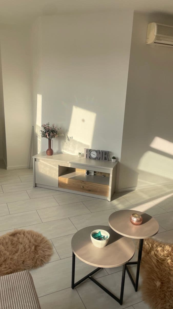 Prenájom bytu 3-izbový 64 m², Handkeho, Olomouc, Olomoucký kraj Prenájom bytu 3-izbový 64 m², Handkeho, Olomouc, Olomoucký kraj