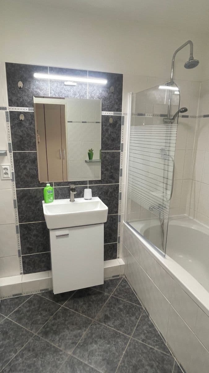 Prenájom bytu 3-izbový 64 m², Handkeho, Olomouc, Olomoucký kraj Prenájom bytu 3-izbový 64 m², Handkeho, Olomouc, Olomoucký kraj