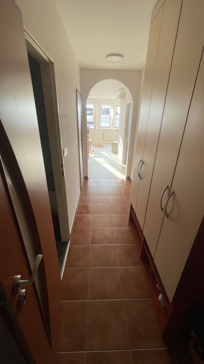 Prenájom bytu 3-izbový 64 m², Handkeho, Olomouc, Olomoucký kraj Prenájom bytu 3-izbový 64 m², Handkeho, Olomouc, Olomoucký kraj