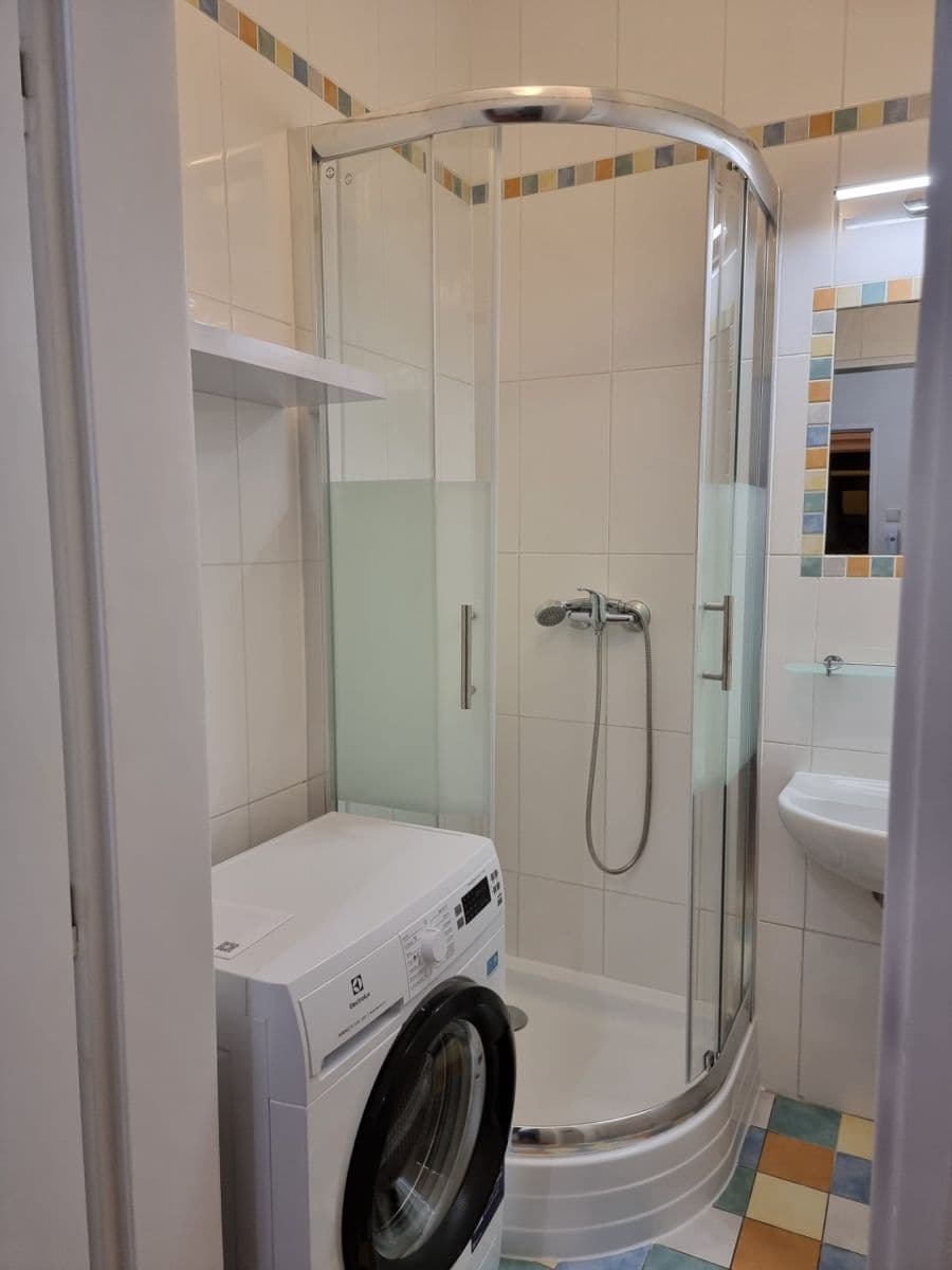 Prenájom bytu 2-izbový 38 m², Krokova, Praha, Praha Prenájom bytu 2-izbový 38 m², Krokova, Praha, Praha