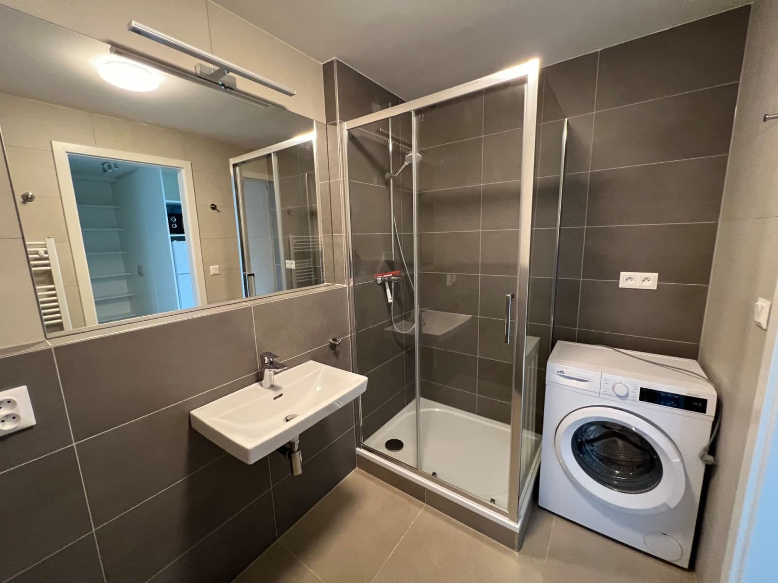 Prenájom bytu 1-izbový 38 m², Počernická, Praha, Praha Prenájom bytu 1-izbový 38 m², Počernická, Praha, Praha