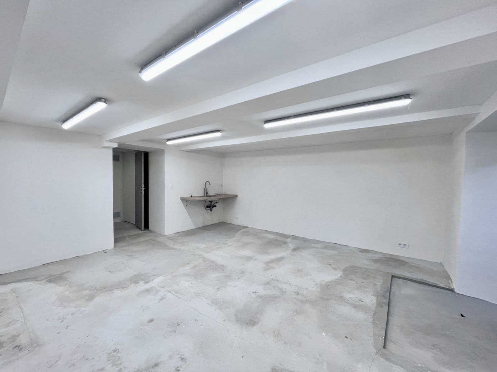 Predaj nebytového priestoru 35 m², Ve Stínu, Praha, Praha Predaj nebytového priestoru 35 m², Ve Stínu, Praha, Praha