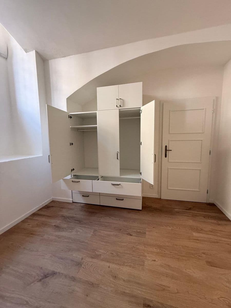 Prenájom bytu 2-izbový 44 m², Chlumova, Praha, Praha Prenájom bytu 2-izbový 44 m², Chlumova, Praha, Praha