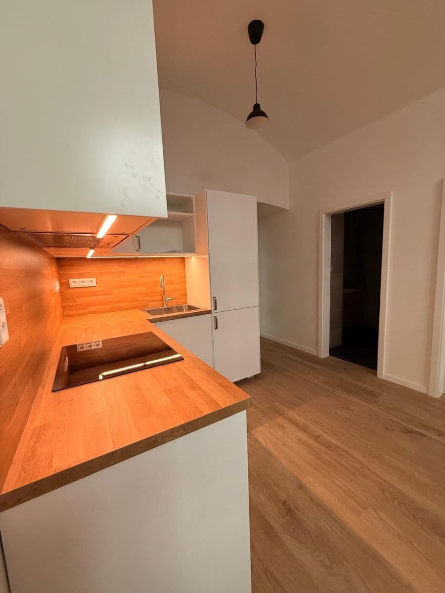 Prenájom bytu 2-izbový 44 m², Chlumova, Praha, Praha Prenájom bytu 2-izbový 44 m², Chlumova, Praha, Praha