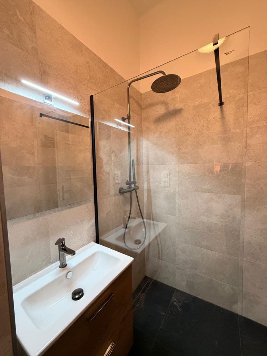 Prenájom bytu 2-izbový 44 m², Chlumova, Praha, Praha Prenájom bytu 2-izbový 44 m², Chlumova, Praha, Praha