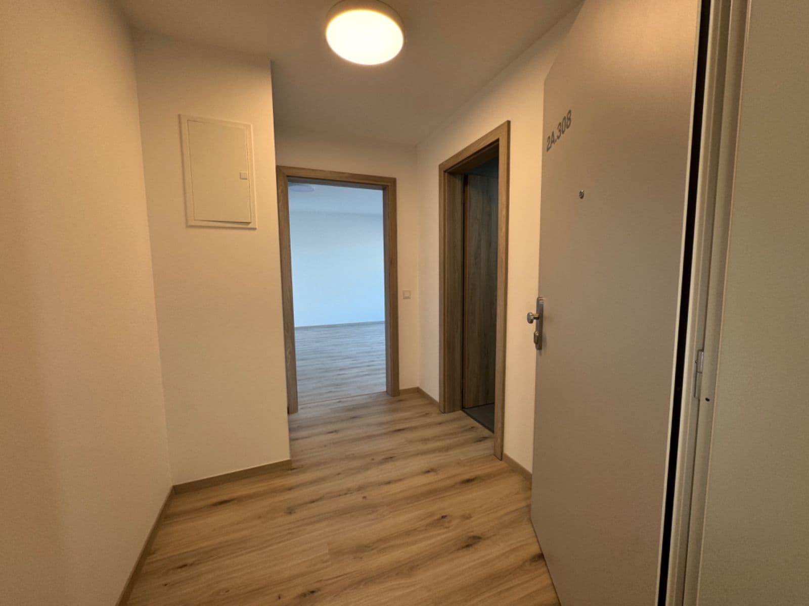 Prenájom bytu 1-izbový 35 m², Tupolevova, Praha, Praha Prenájom bytu 1-izbový 35 m², Tupolevova, Praha, Praha