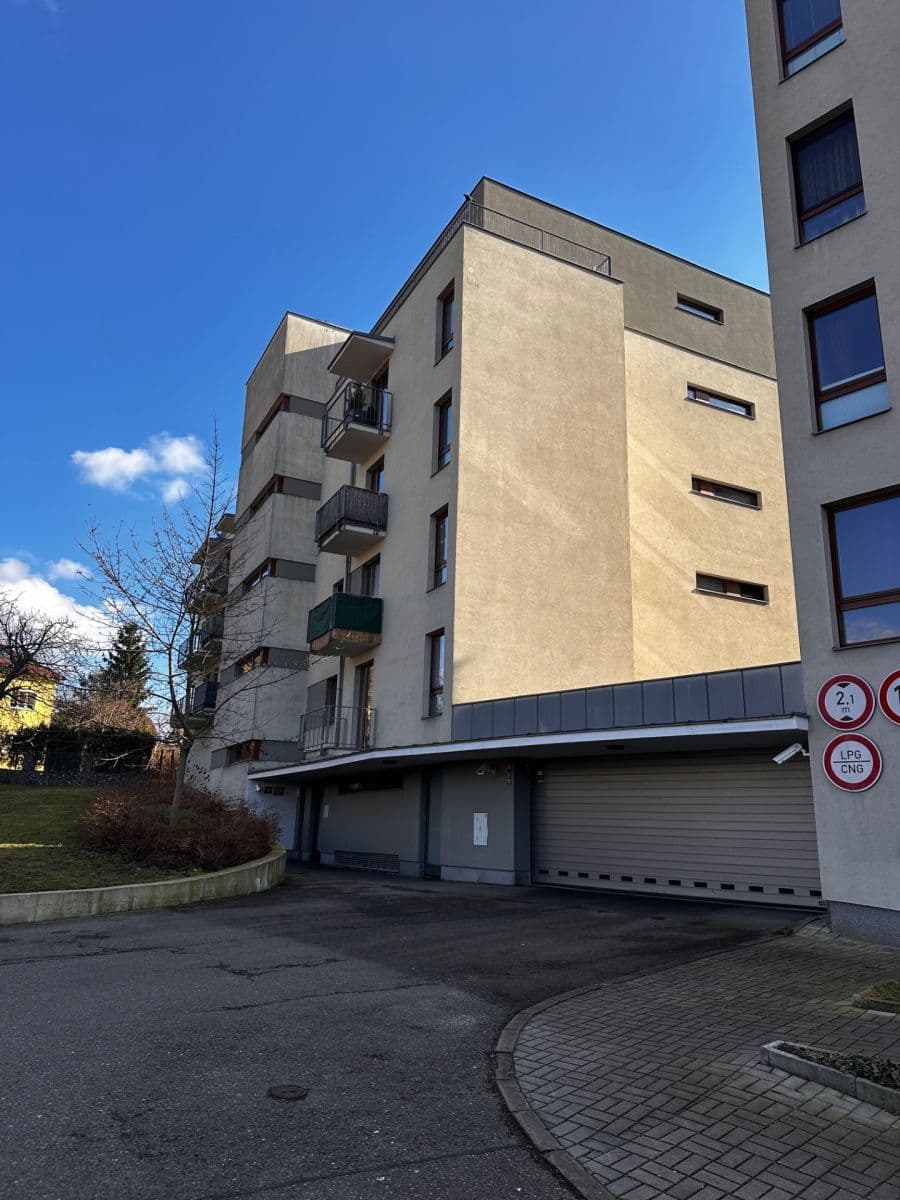 Prenájom bytu 2-izbový 68 m², Na Srážku, Praha, Praha Prenájom bytu 2-izbový 68 m², Na Srážku, Praha, Praha