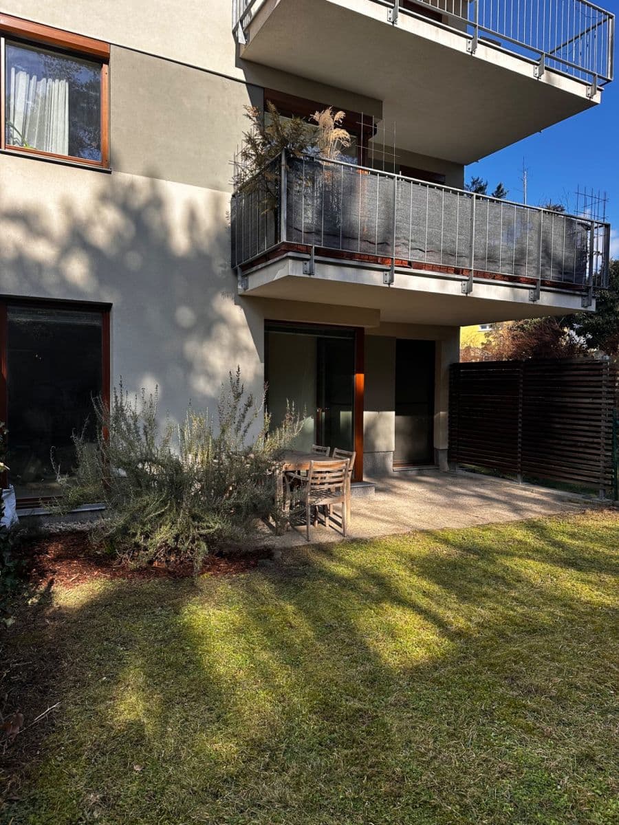 Prenájom bytu 2-izbový 68 m², Na Srážku, Praha, Praha Prenájom bytu 2-izbový 68 m², Na Srážku, Praha, Praha