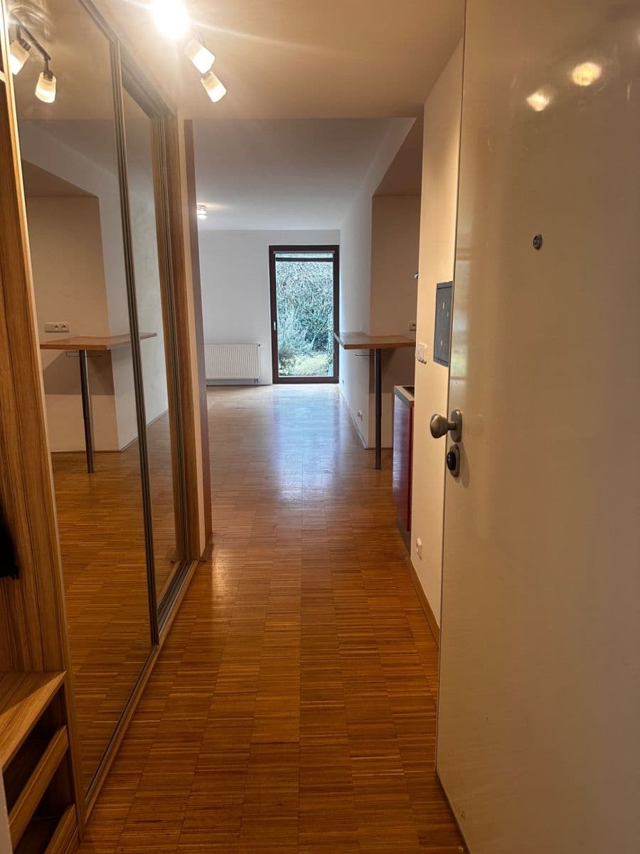 Prenájom bytu 2-izbový 68 m², Na Srážku, Praha, Praha Prenájom bytu 2-izbový 68 m², Na Srážku, Praha, Praha