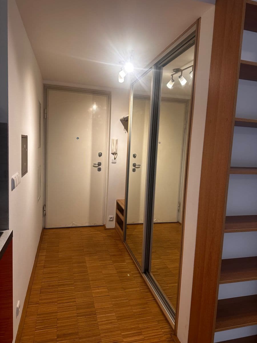 Prenájom bytu 2-izbový 68 m², Na Srážku, Praha, Praha Prenájom bytu 2-izbový 68 m², Na Srážku, Praha, Praha