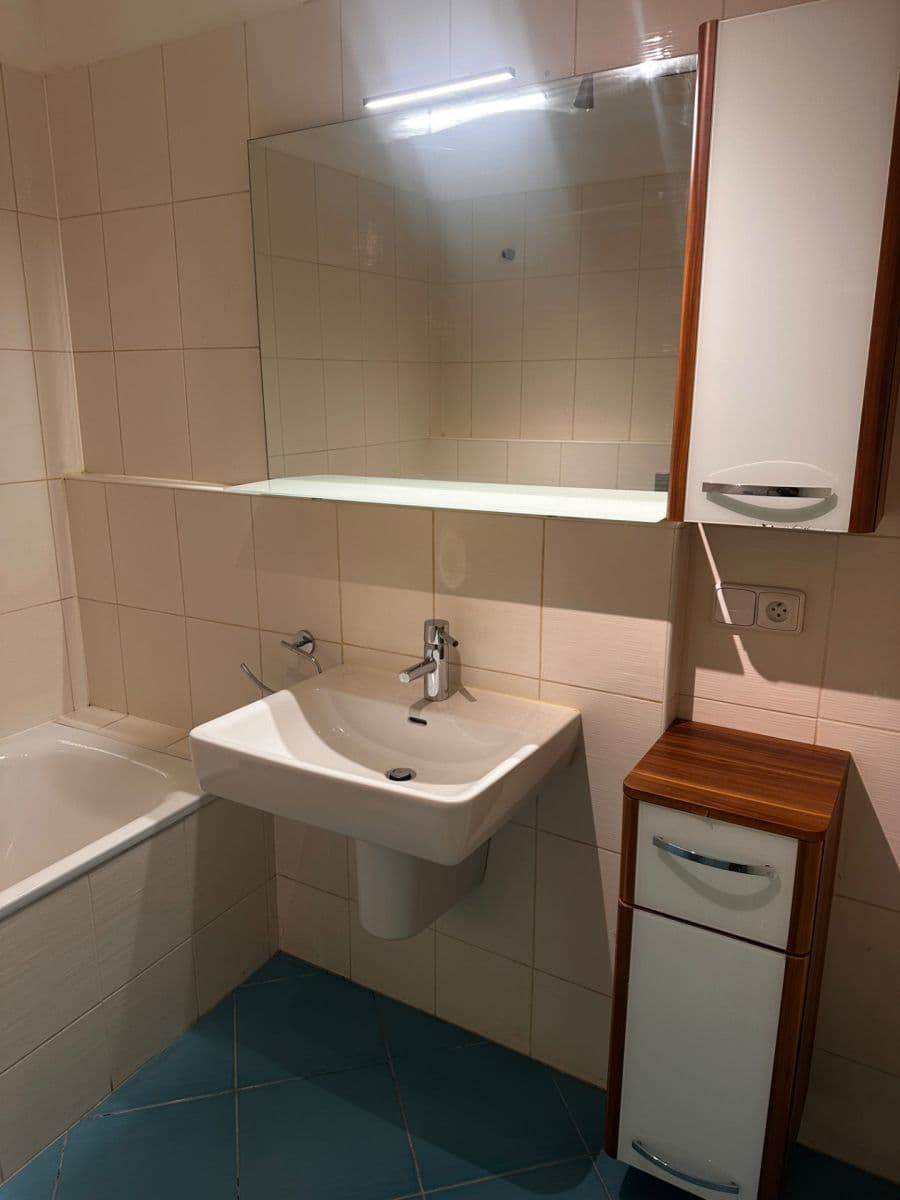Prenájom bytu 2-izbový 68 m², Na Srážku, Praha, Praha Prenájom bytu 2-izbový 68 m², Na Srážku, Praha, Praha