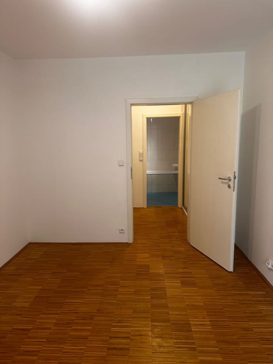 Prenájom bytu 2-izbový 68 m², Na Srážku, Praha, Praha Prenájom bytu 2-izbový 68 m², Na Srážku, Praha, Praha