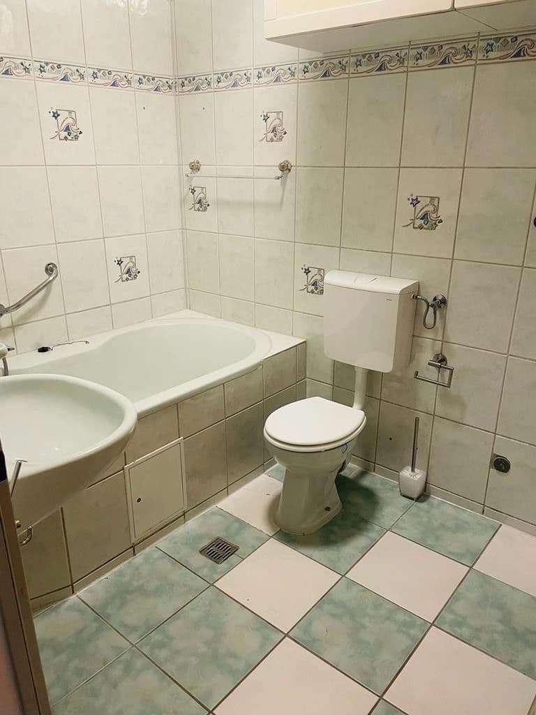 Prenájom bytu 2-izbový 76 m², Düsseldorf, Severné Porýnie - Westfálsko Prenájom bytu 2-izbový 76 m², Düsseldorf, Severné Porýnie - Westfálsko