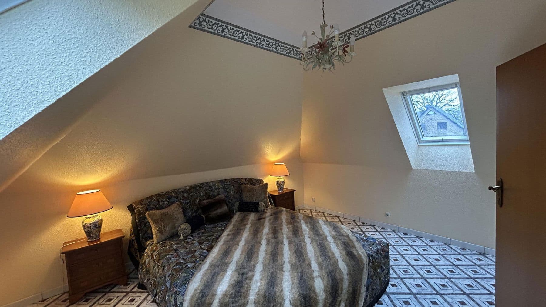 Predaj domu 343 m², pozemek 737 m², Tangstedt, Šlezvicko-Holštajnsko Predaj domu 343 m², pozemek 737 m², Tangstedt, Šlezvicko-Holštajnsko