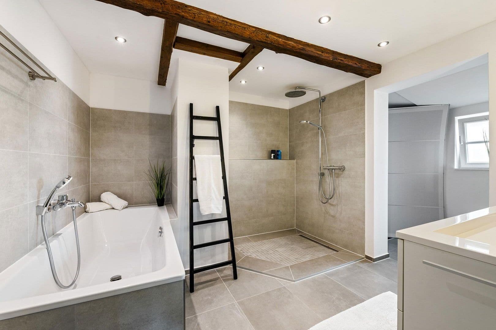 Predaj domu 360 m², pozemek 1.400 m², Jork, Dolné Sasko Predaj domu 360 m², pozemek 1.400 m², Jork, Dolné Sasko