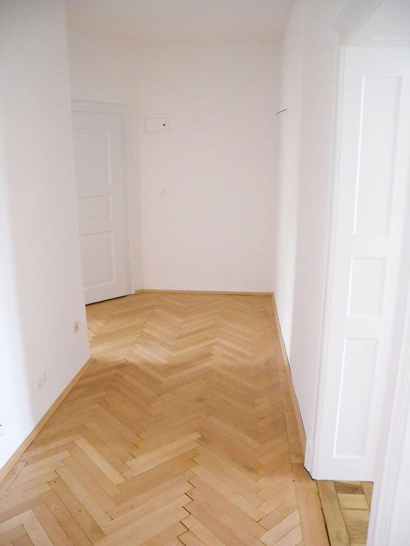 Predaj bytu 3-izbový 87 m², Alramstr. 15, München, Bavorsko Predaj bytu 3-izbový 87 m², Alramstr. 15, München, Bavorsko