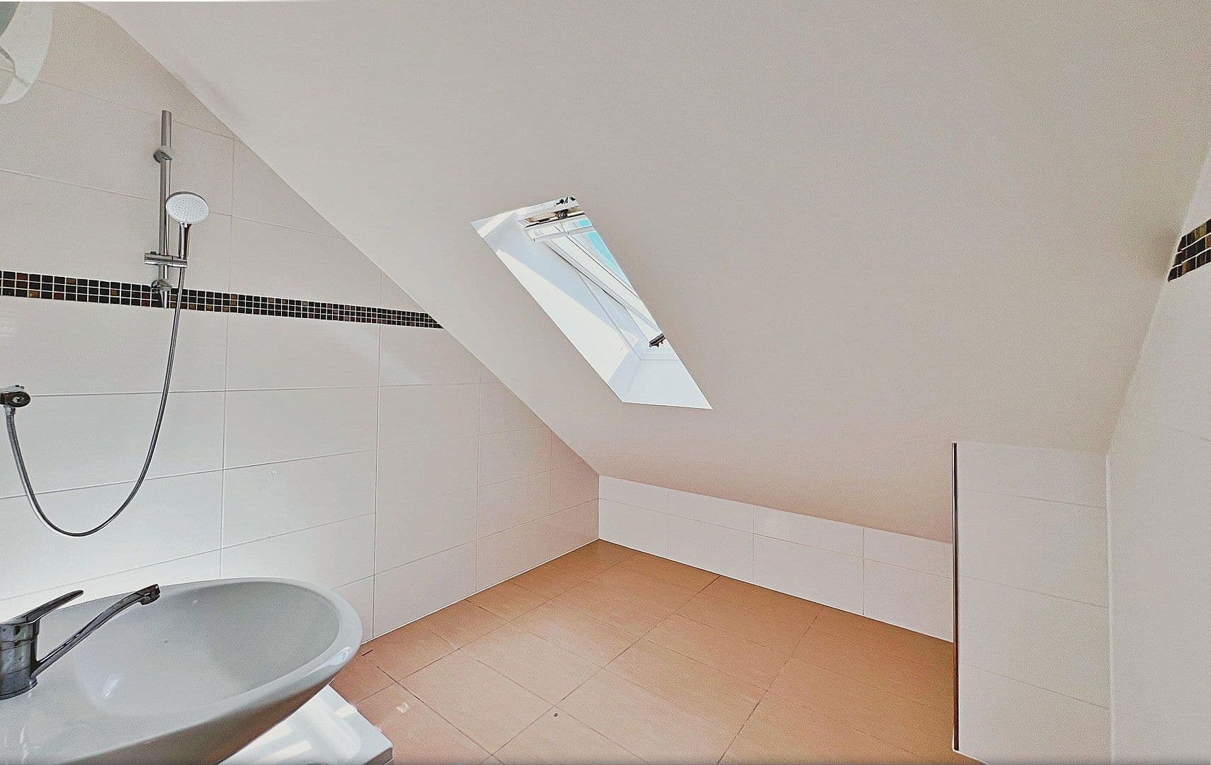 Predaj domu 314 m², pozemek 403 m², Christoph-Kröwerath-Str. 29, Ludwigshafen, Porýnie-Falcko Predaj domu 314 m², pozemek 403 m², Christoph-Kröwerath-Str. 29, Ludwigshafen, Porýnie-Falcko