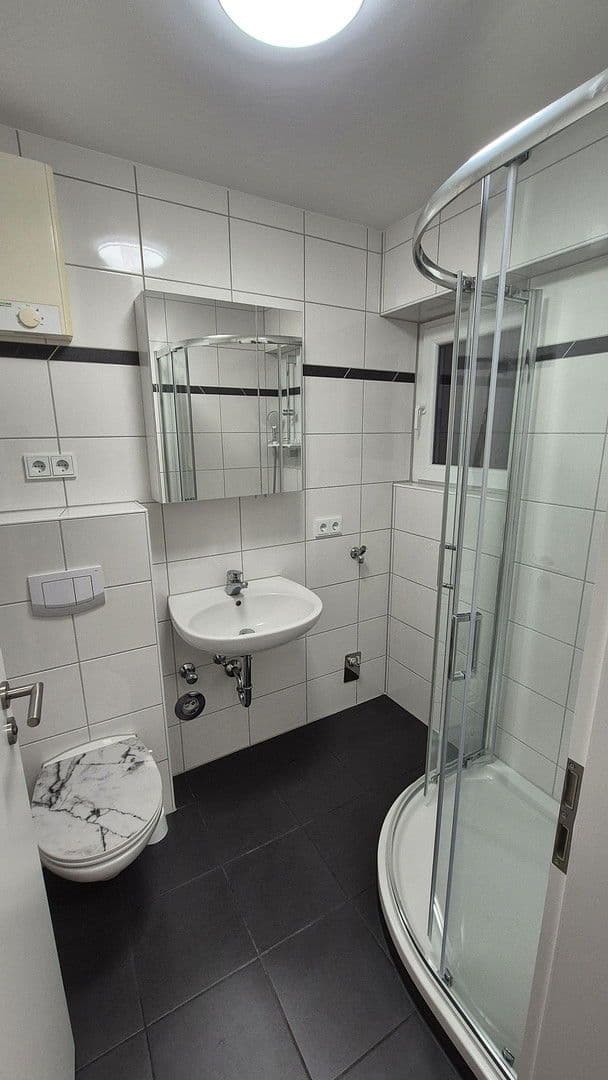 Prenájom bytu 1-izbový 33 m², Stuttgart, Bádensko-Wurttembersko Prenájom bytu 1-izbový 33 m², Stuttgart, Bádensko-Wurttembersko