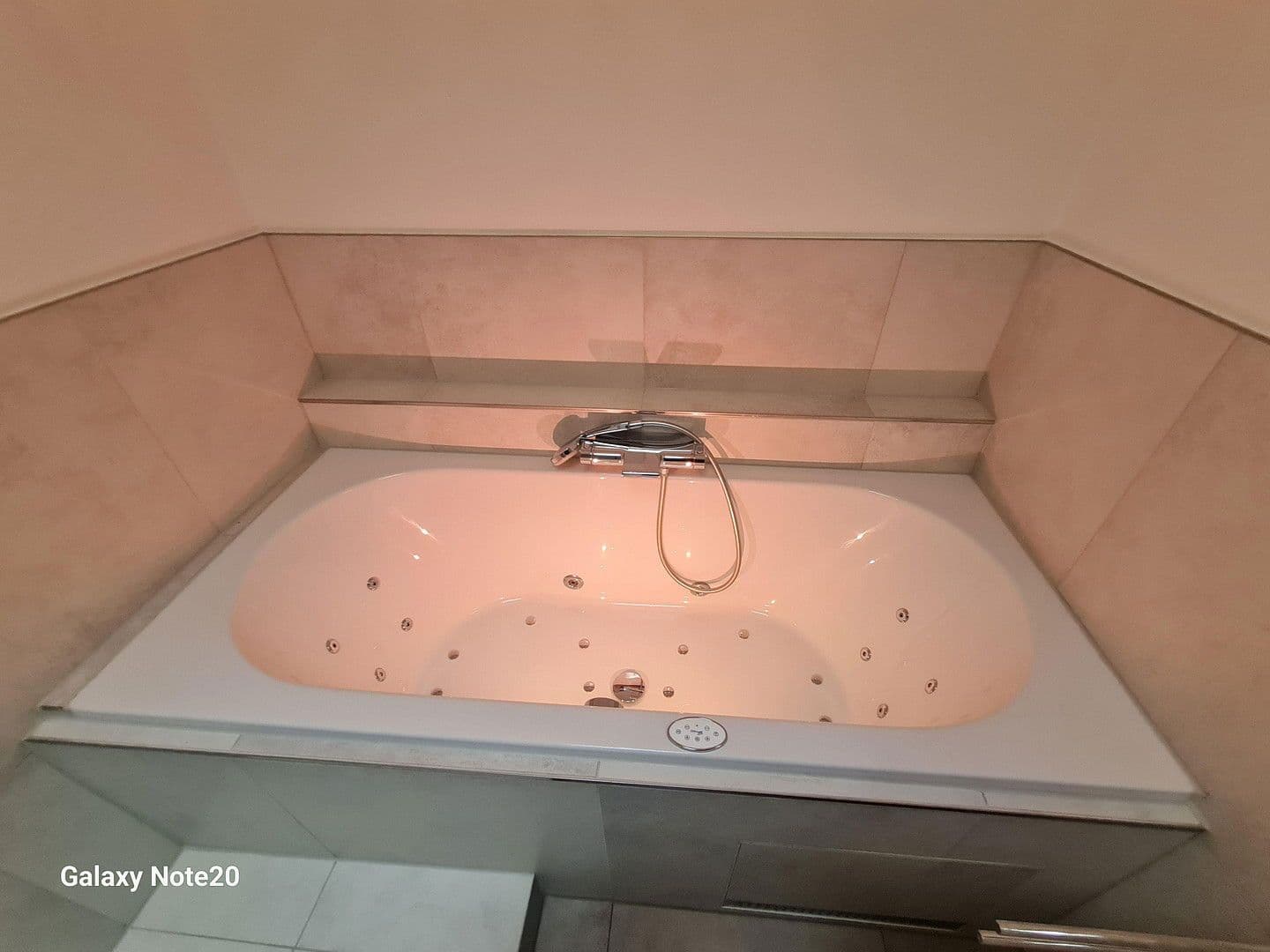 Predaj bytu 3-izbový 90 m², Friedrichshafen, Bádensko-Wurttembersko Predaj bytu 3-izbový 90 m², Friedrichshafen, Bádensko-Wurttembersko