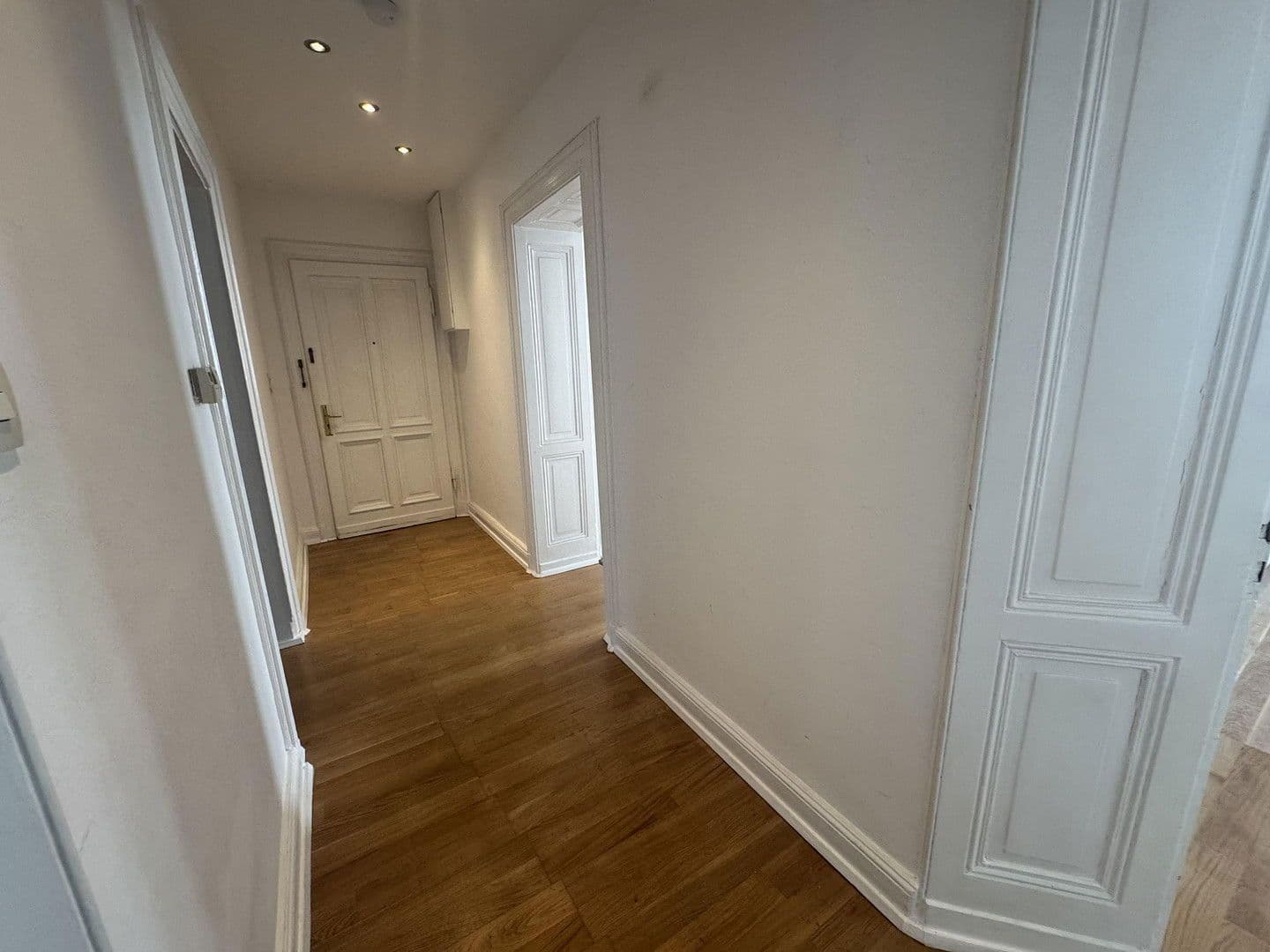 Prenájom bytu 3-izbový 120 m², Gronaustraße 49, Wuppertal, Severné Porýnie - Westfálsko Prenájom bytu 3-izbový 120 m², Gronaustraße 49, Wuppertal, Severné Porýnie - Westfálsko