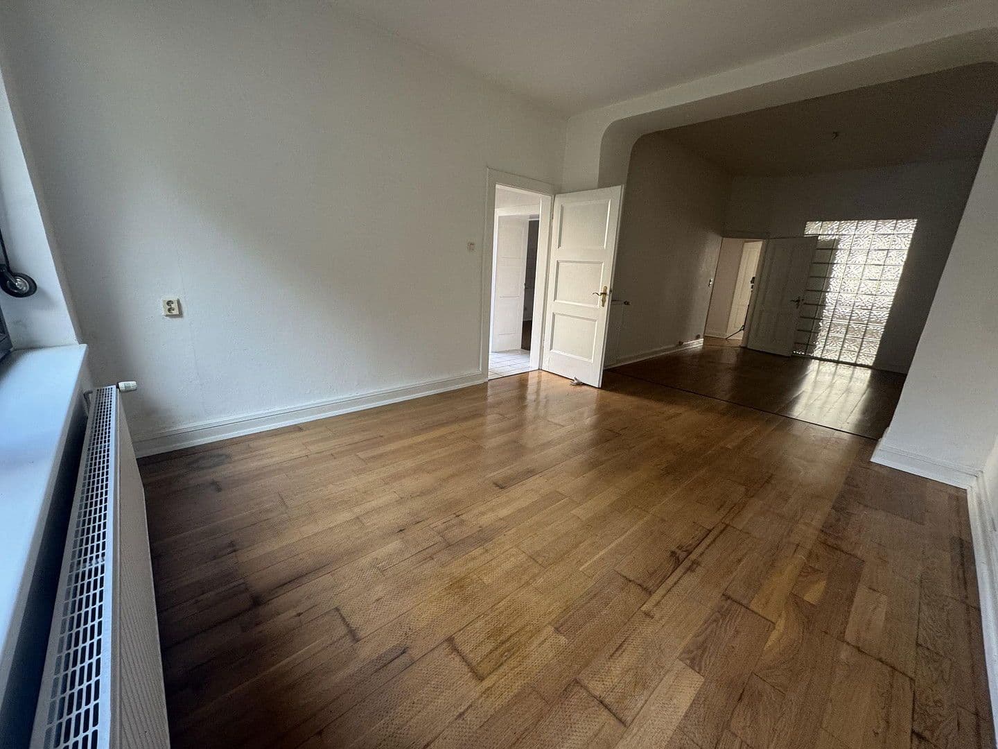 Prenájom bytu 3-izbový 120 m², Gronaustraße 49, Wuppertal, Severné Porýnie - Westfálsko Prenájom bytu 3-izbový 120 m², Gronaustraße 49, Wuppertal, Severné Porýnie - Westfálsko