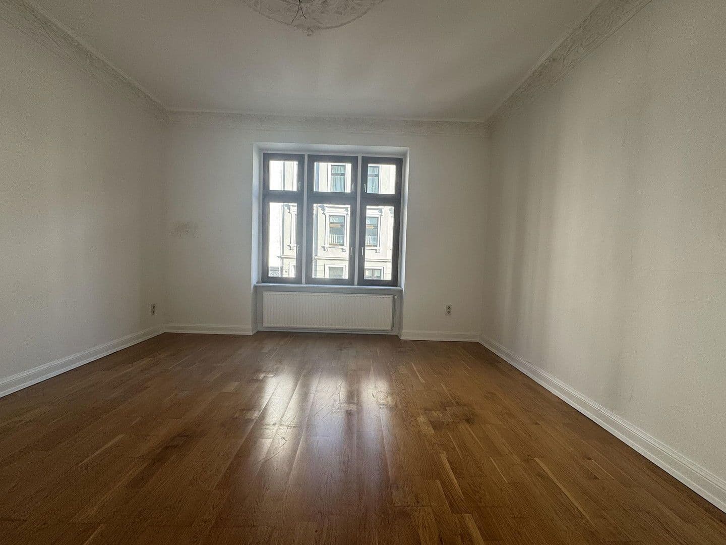 Prenájom bytu 3-izbový 120 m², Gronaustraße 49, Wuppertal, Severné Porýnie - Westfálsko Prenájom bytu 3-izbový 120 m², Gronaustraße 49, Wuppertal, Severné Porýnie - Westfálsko