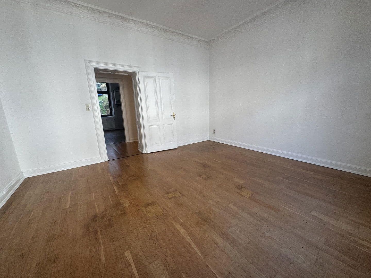 Prenájom bytu 3-izbový 120 m², Gronaustraße 49, Wuppertal, Severné Porýnie - Westfálsko Prenájom bytu 3-izbový 120 m², Gronaustraße 49, Wuppertal, Severné Porýnie - Westfálsko