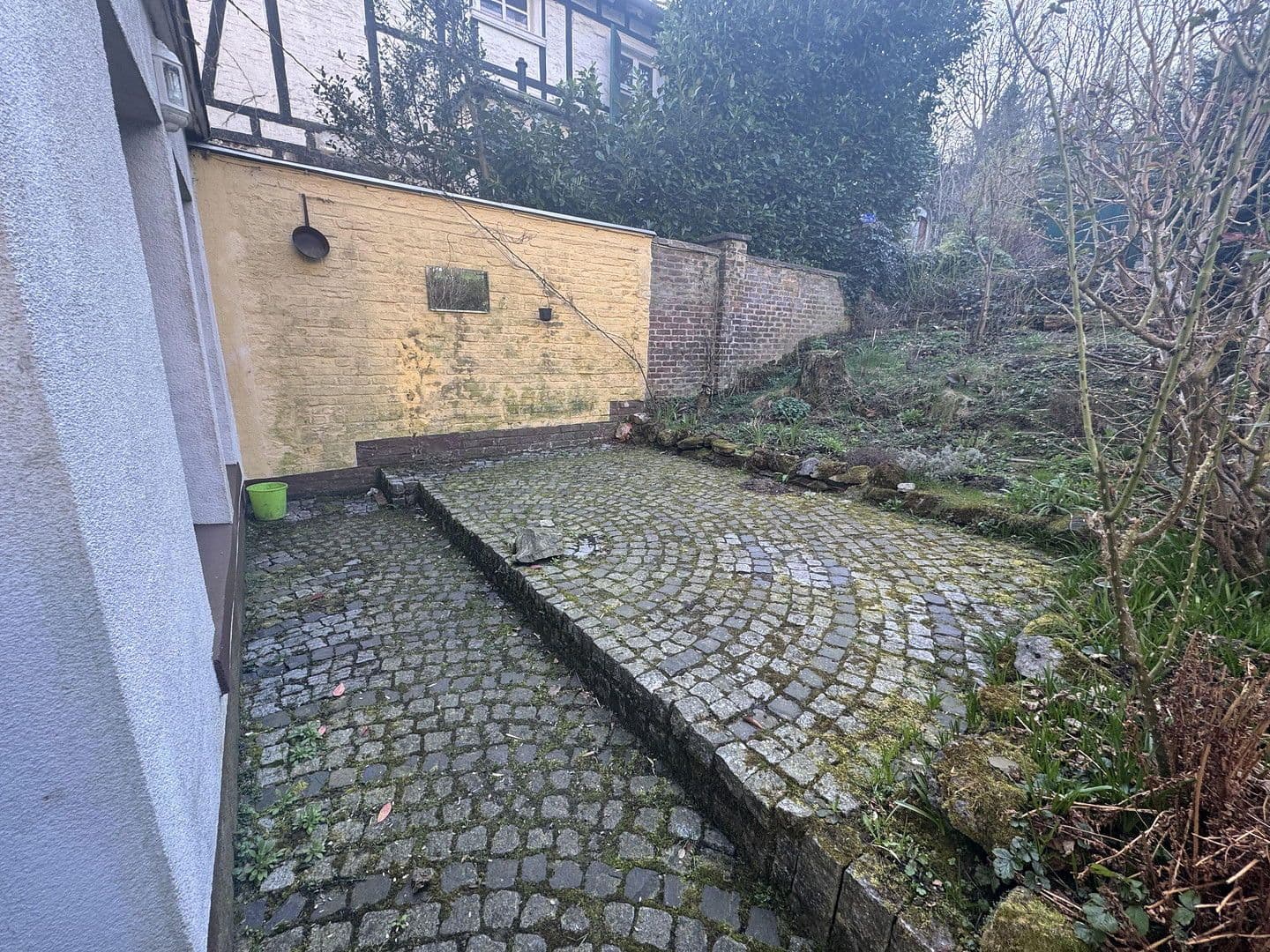 Prenájom bytu 3-izbový 120 m², Gronaustraße 49, Wuppertal, Severné Porýnie - Westfálsko Prenájom bytu 3-izbový 120 m², Gronaustraße 49, Wuppertal, Severné Porýnie - Westfálsko